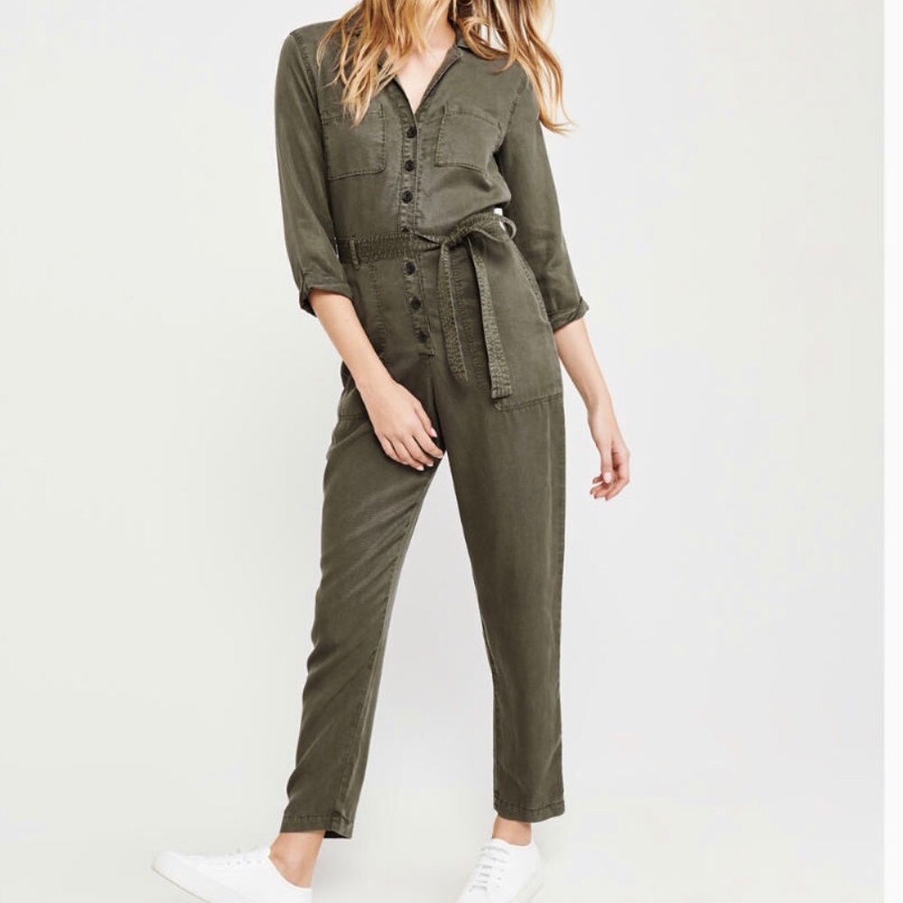NEVER BEEN WORN Abercrombie Utility Jumpsuit Green
